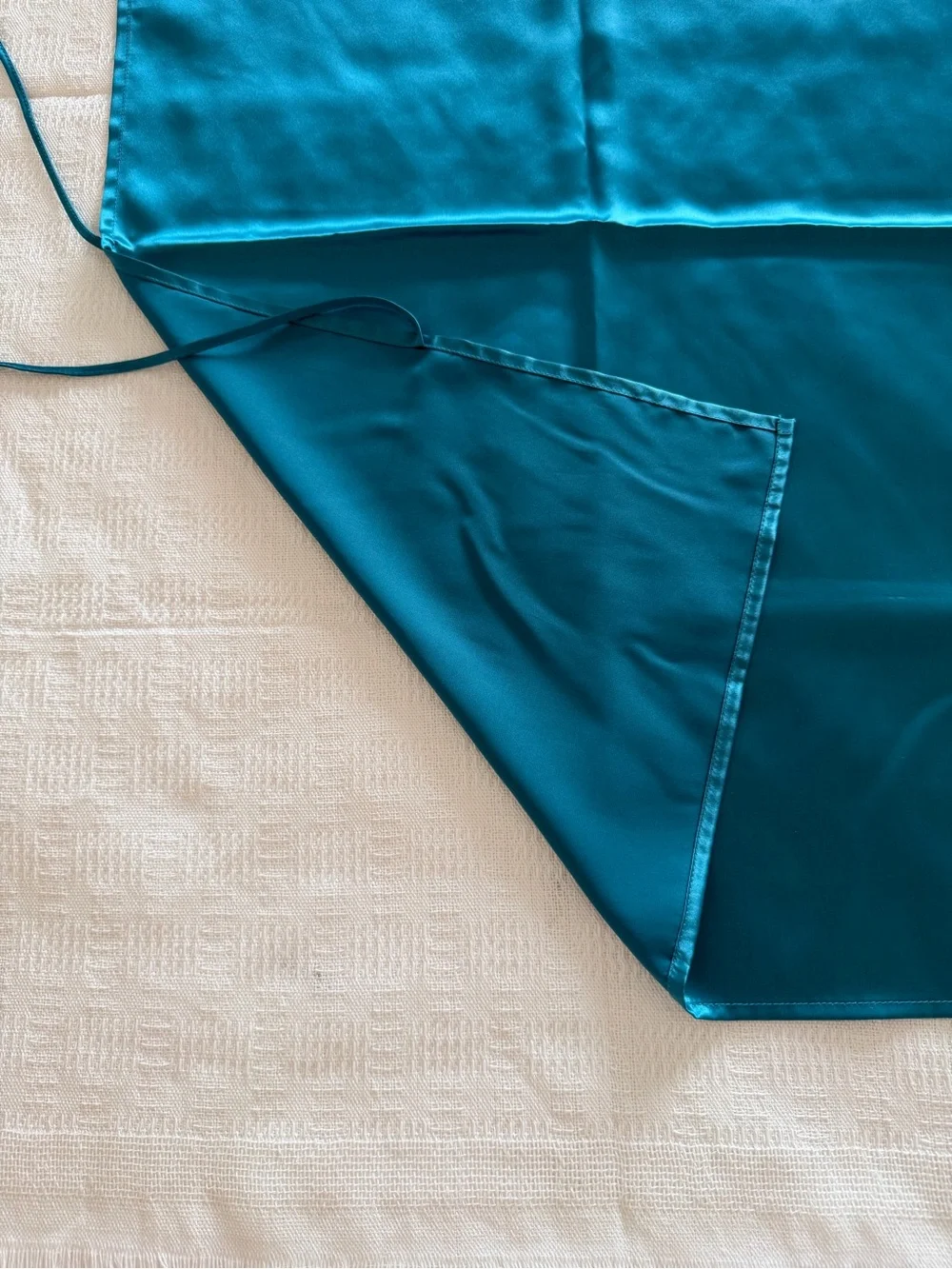 Premium 22 momme 100% Class 6AMulberry Silk Pillowcase, Single-Sided Tie Design